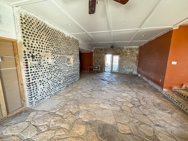 Building Photo - 400 N Smiling Dog Trail