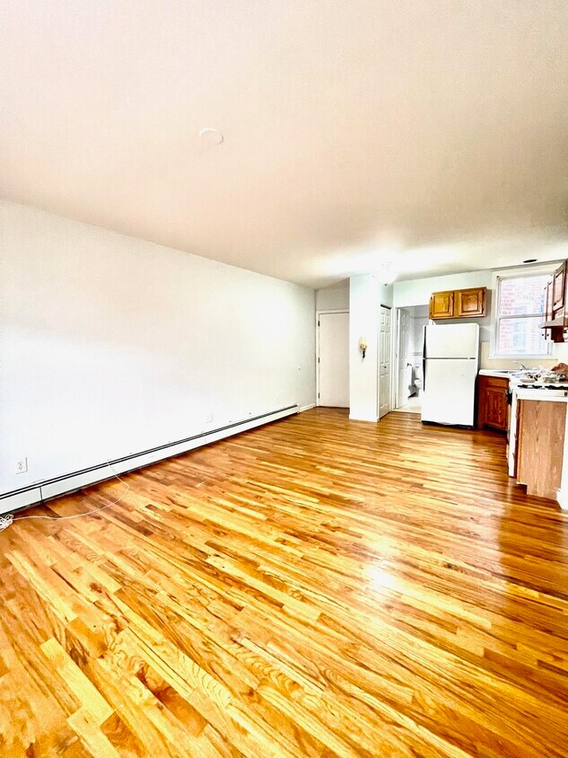 Primary Photo - 115 66th St