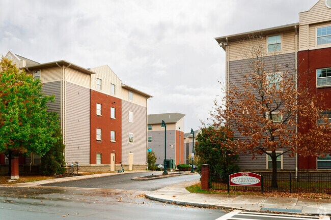 Foto del edificio - Riverview Collegiate Housing