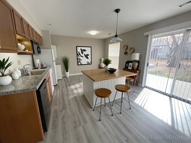 Building Photo - 30 Fall Creek Dr