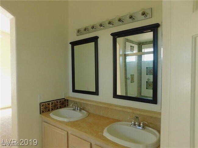 Foto del edificio - 628 Rolling Valley Way