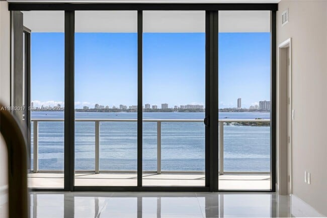 Building Photo - 700 NE 24th St