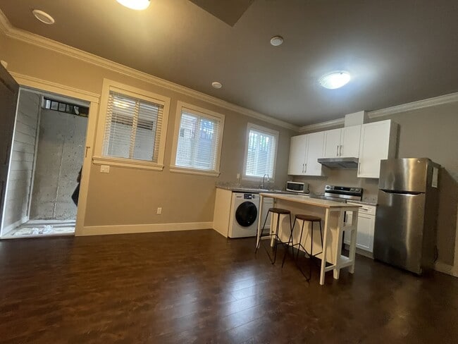 Building Photo - 16323-1626A 26a Ave