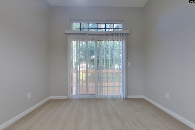 Foto del edificio - 319 Quiet Grove Ln