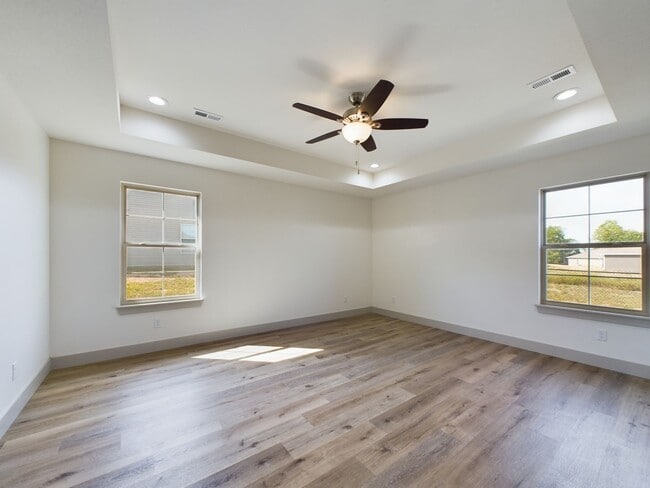 Building Photo - 3 Bed 2 Bath w/ Fence Built in 2022 Availa...