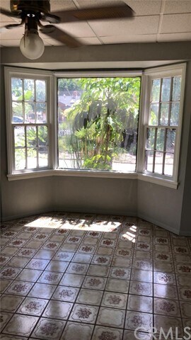 Foto del edificio - 9019 Noble Ave