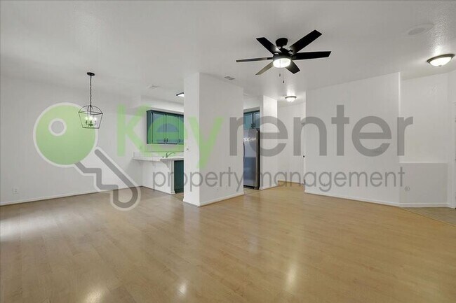 Foto del edificio - 8573 Meandering Way