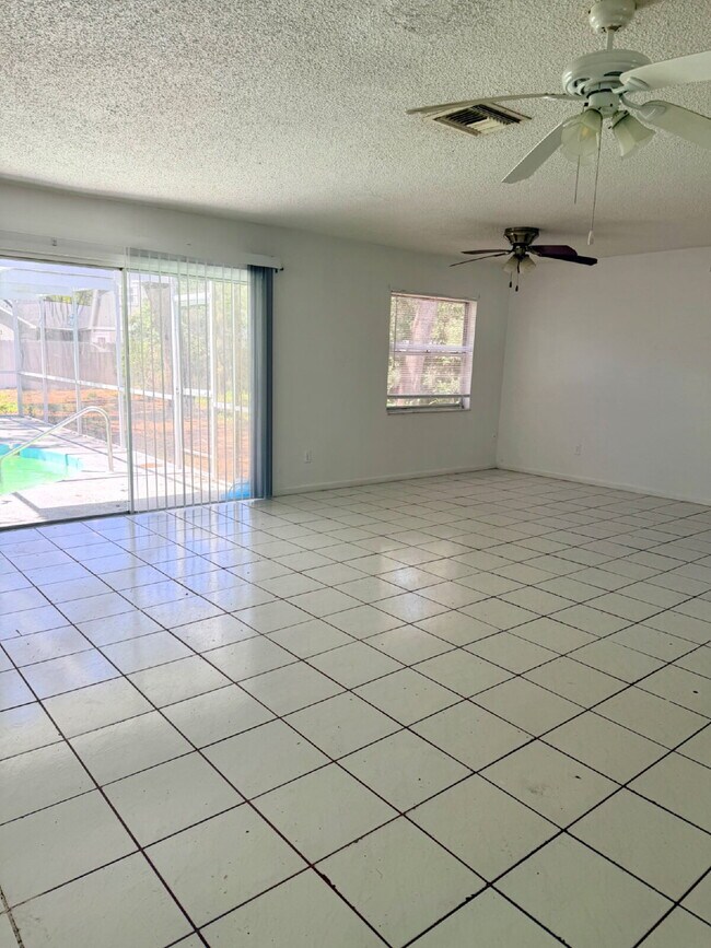 Building Photo - Large 3 Bedroom, 2 Bathroom, Pool Home For Rent.