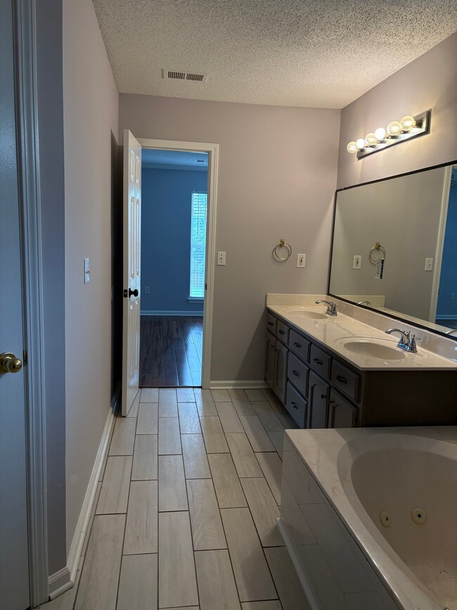 Foto del edificio - 2753 Broadway Dr