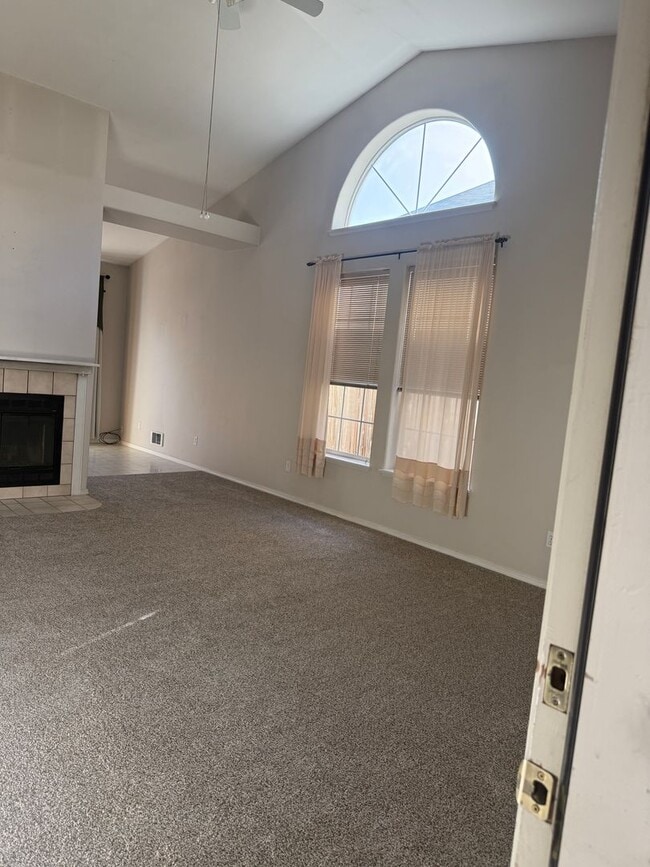 Building Photo - 929 Seagate St