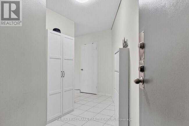 Building Photo - 1380 Prince of Wales Dr