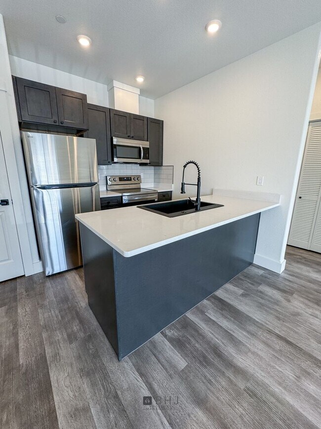 Foto del edificio - NEW Pet Friendly 1 bed/ 1 bath apartment!