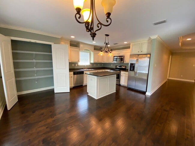 Building Photo - 4212 Shadow Garden Dr