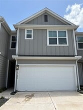 Building Photo - 27831 Western Crk Ct