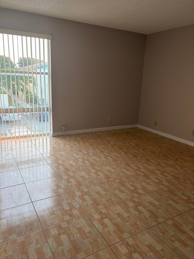 Foto del edificio - 2051 NW 46th Ave