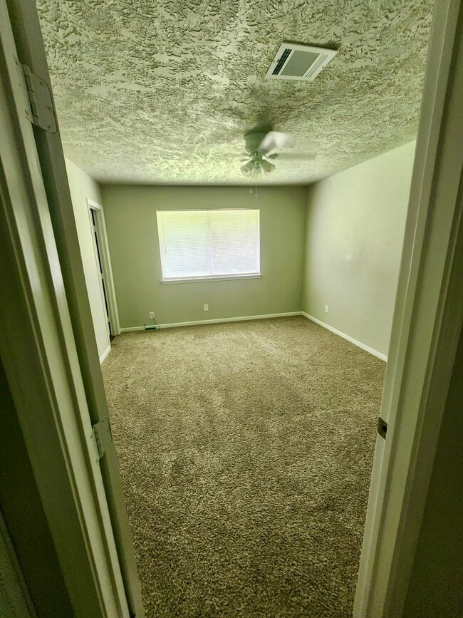 Building Photo - 3860 Jasmine Dr