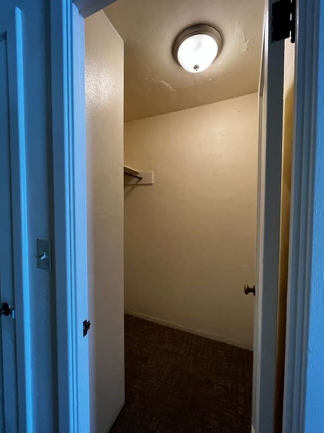 Interior Photo - Eugene Manor