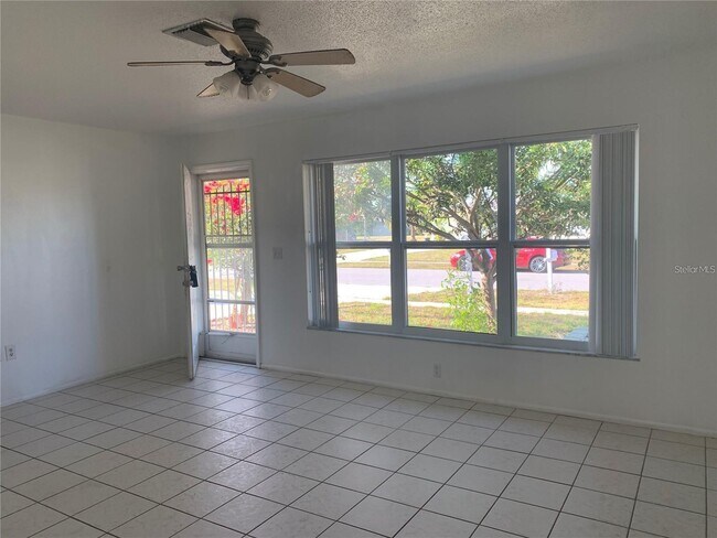 Foto del edificio - 8477 Fay Ave