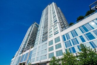 Building Photo - 908 Quayside Dr