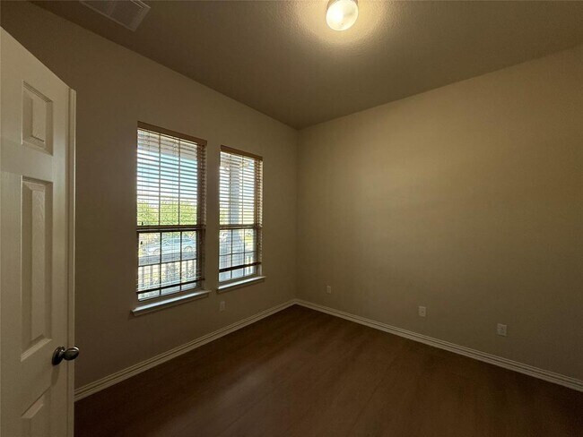 Foto del edificio - 633 Peregrine Way