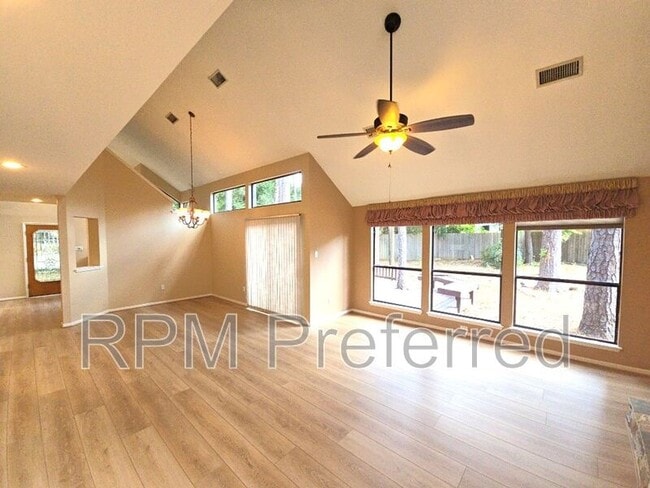 Building Photo - 25 N Mossrock Rd