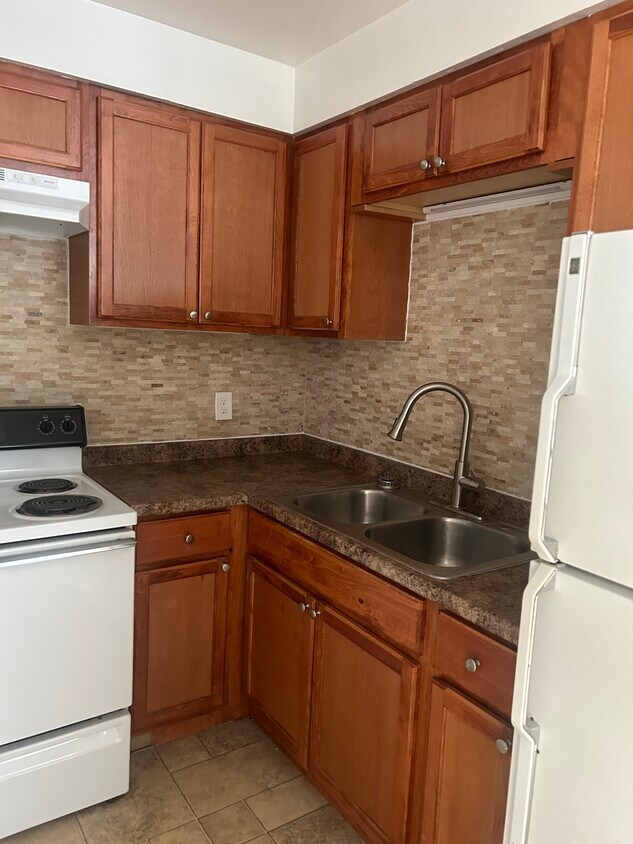 Electric stove/refrigerator included - 130 19th Ave