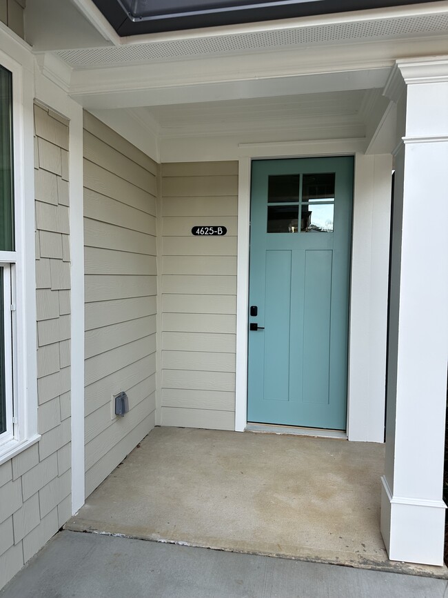 Charming, Inviting Entry - Hayloft Big Creek