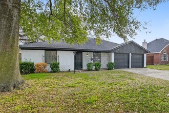 Building Photo - 11107 Cedarview Ln