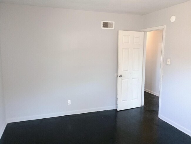 Foto del edificio - 1219 E Cherry St