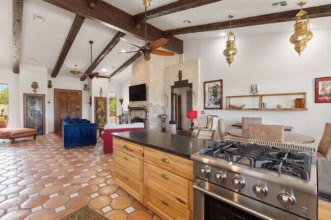 Building Photo - Luxurious Moroccan Escape!!