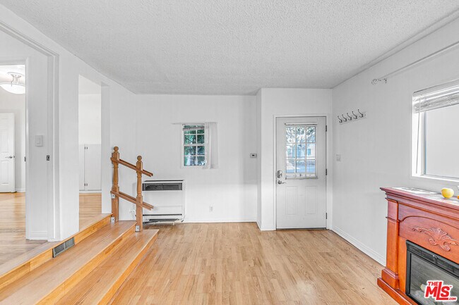 Foto del edificio - 1352 Ocean Park Blvd