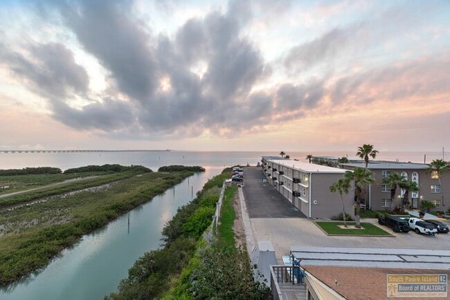 Foto del edificio - 111 W Sunny Isle Dr