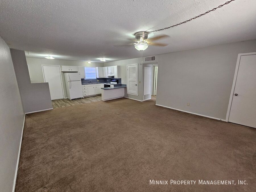 Primary Photo - Plainview Apartments 2 Bedroom 1 Bath - Ca...