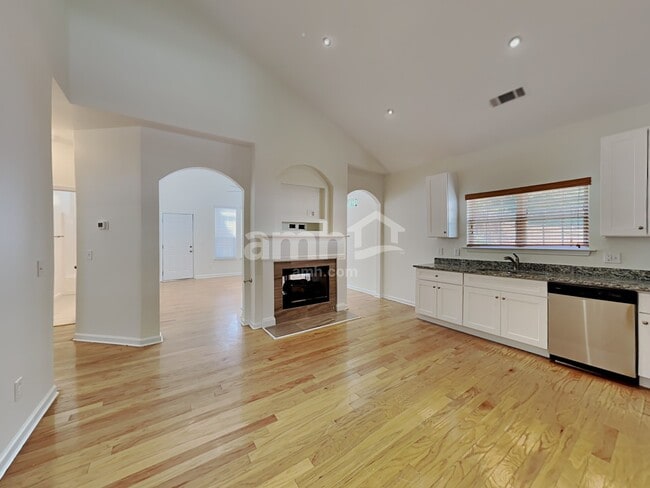 Building Photo - 518 Anglewood Trace