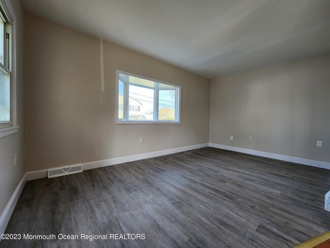 Building Photo - 993 Sunset Way
