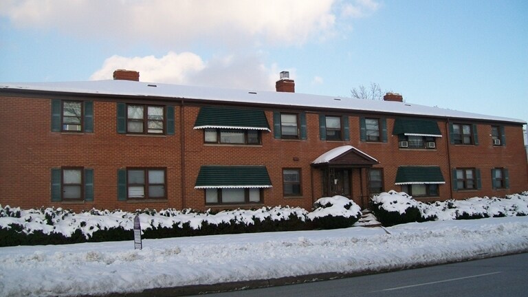Building Photo - 885 S Green Rd