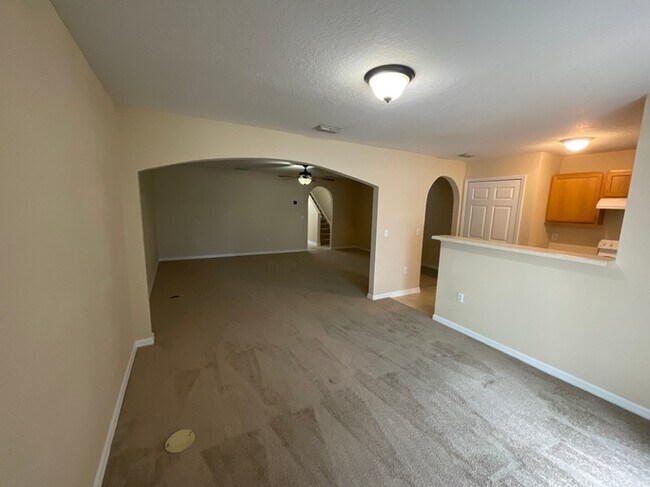 Building Photo - 7409 Palm Hills Dr