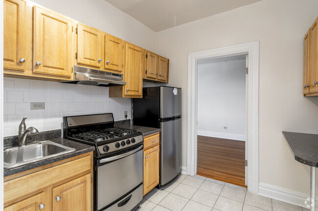 1 BR, 1 BA - 602 SF - 2701 Connecticut Ave