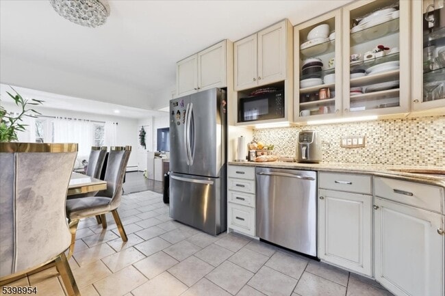 Building Photo - 67 Norwood Ave