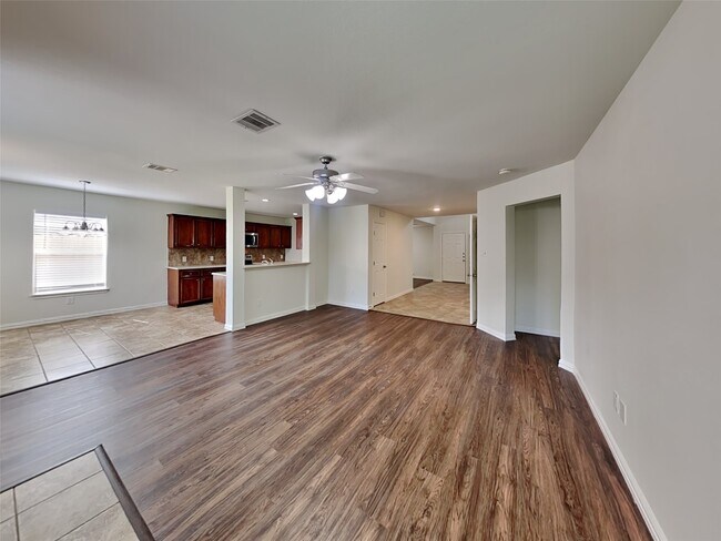 Foto del edificio - 26949 Carriage Manor Ln
