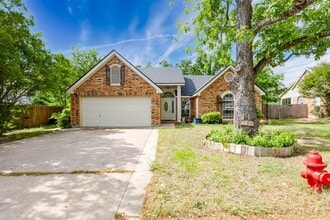 Building Photo - 2106 Heather Dr