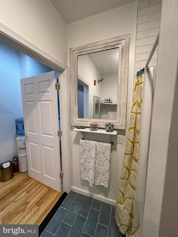 Building Photo - 217 W Girard Ave