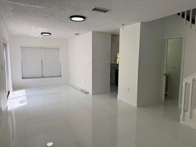 Building Photo - 4421 SW 72nd Ter