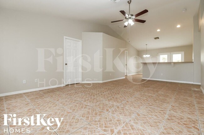 Building Photo - 1302 SW 35th St