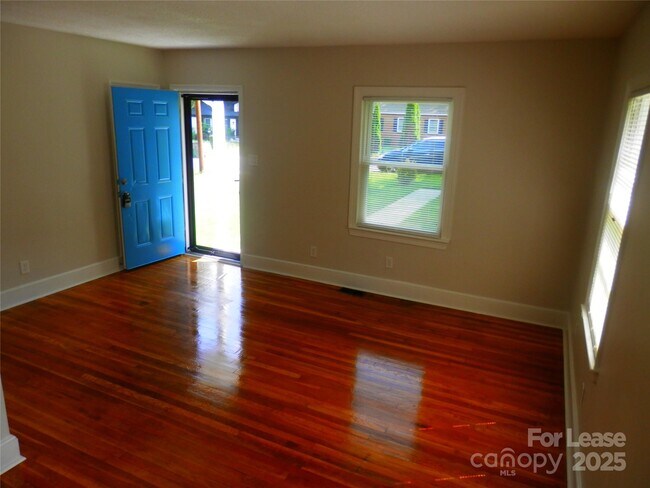 Foto del edificio - 549 Bowman Rd