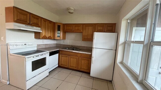 Foto del edificio - 6205 Rodman St