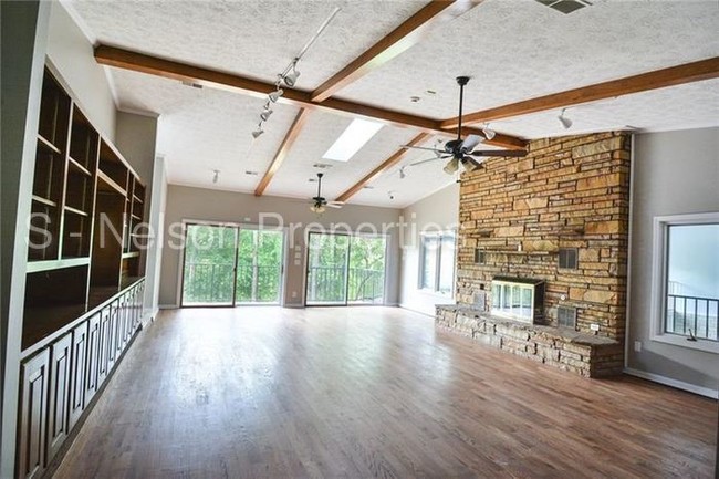 Building Photo - 2101 Poplar Falls Ave