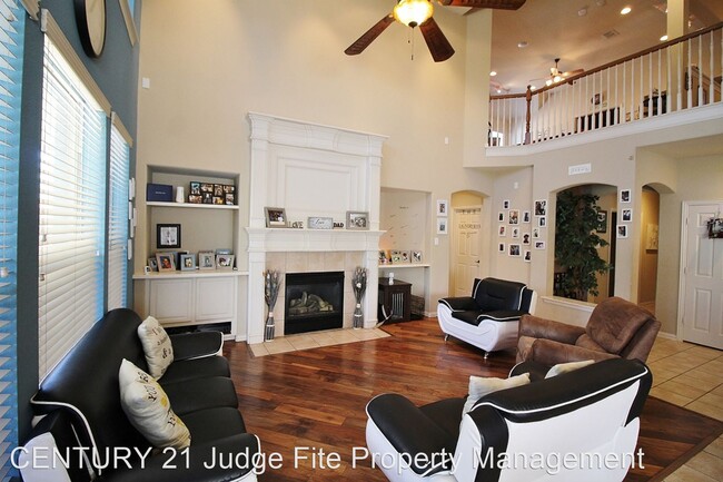 Foto del edificio - 5 br, 4 bath House - 2484 Lakewood Drive