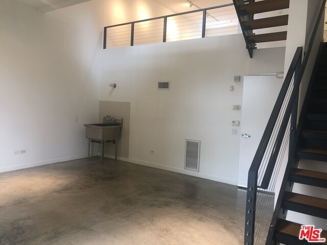 Building Photo - 800 Hampton Dr
