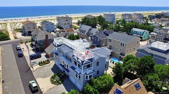 Building Photo - 22 E 49th St